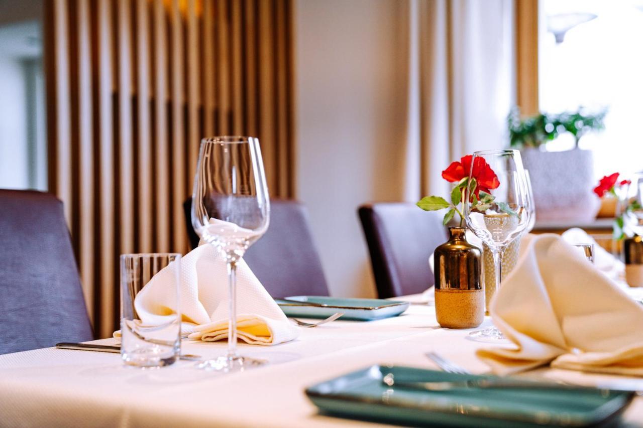 Ferienwohnung Feriendomizil&Weingut Roussel mit Restaurant La Bonne Adresse Bernkastel-Kues Exterior foto