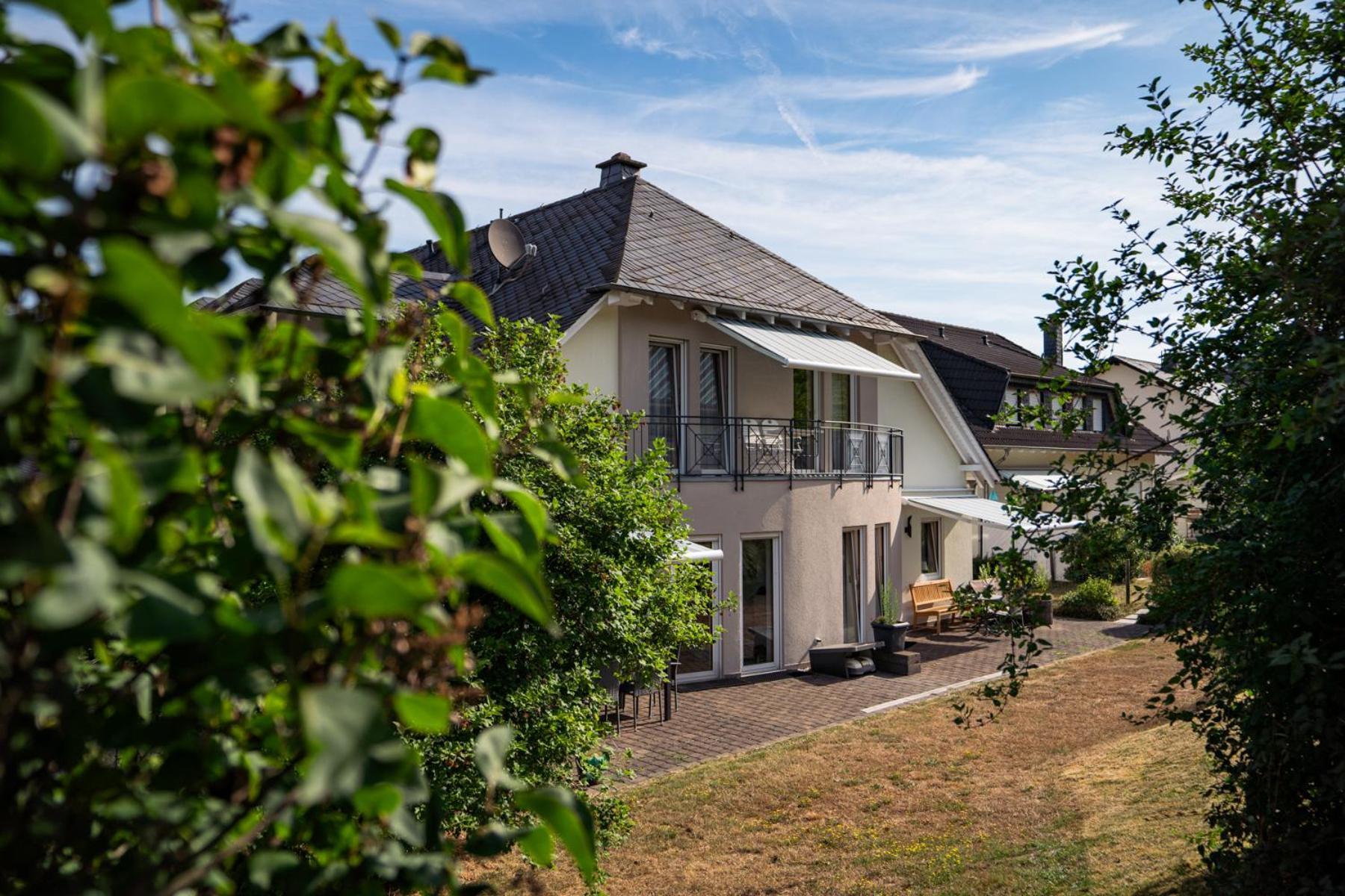 Ferienwohnung Feriendomizil&Weingut Roussel mit Restaurant La Bonne Adresse Bernkastel-Kues Exterior foto