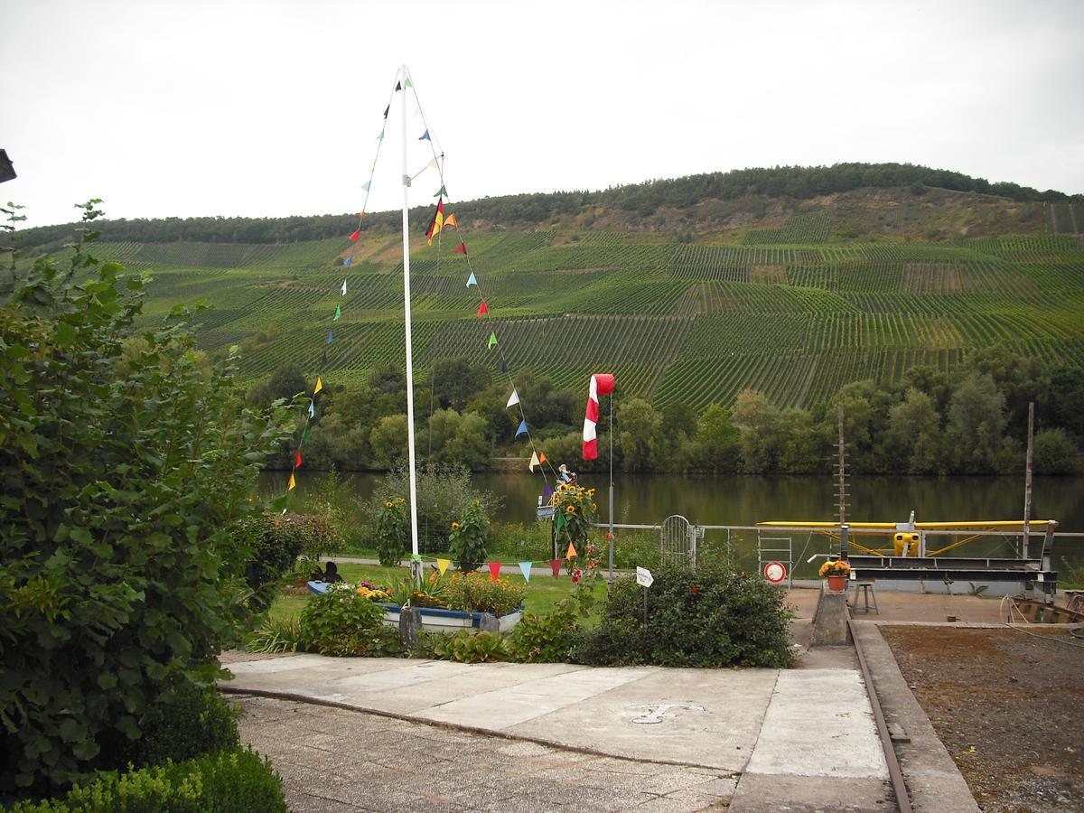 Ferienwohnung Feriendomizil&Weingut Roussel mit Restaurant La Bonne Adresse Bernkastel-Kues Exterior foto